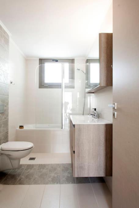 Minimal Loft Art With Sea View Over Heraklion Harbour Exterior photo